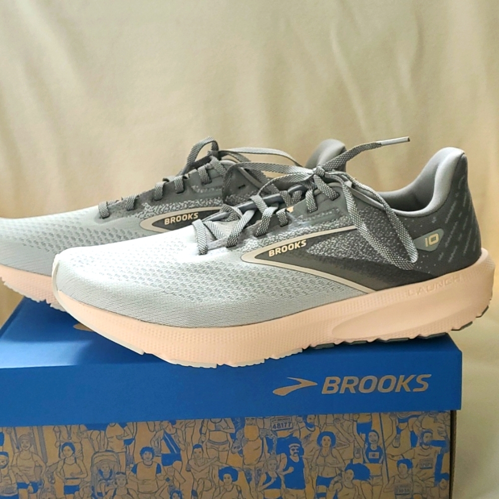 New w/ Box Brooks Launch 10 Women's size 11